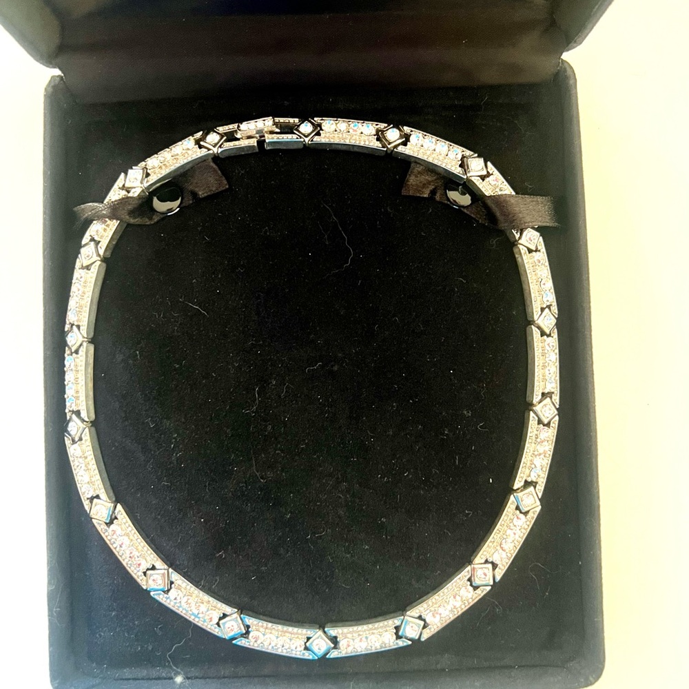 Queen Victoria replica necklace Elegant Silver Necklace with Crystal Accents